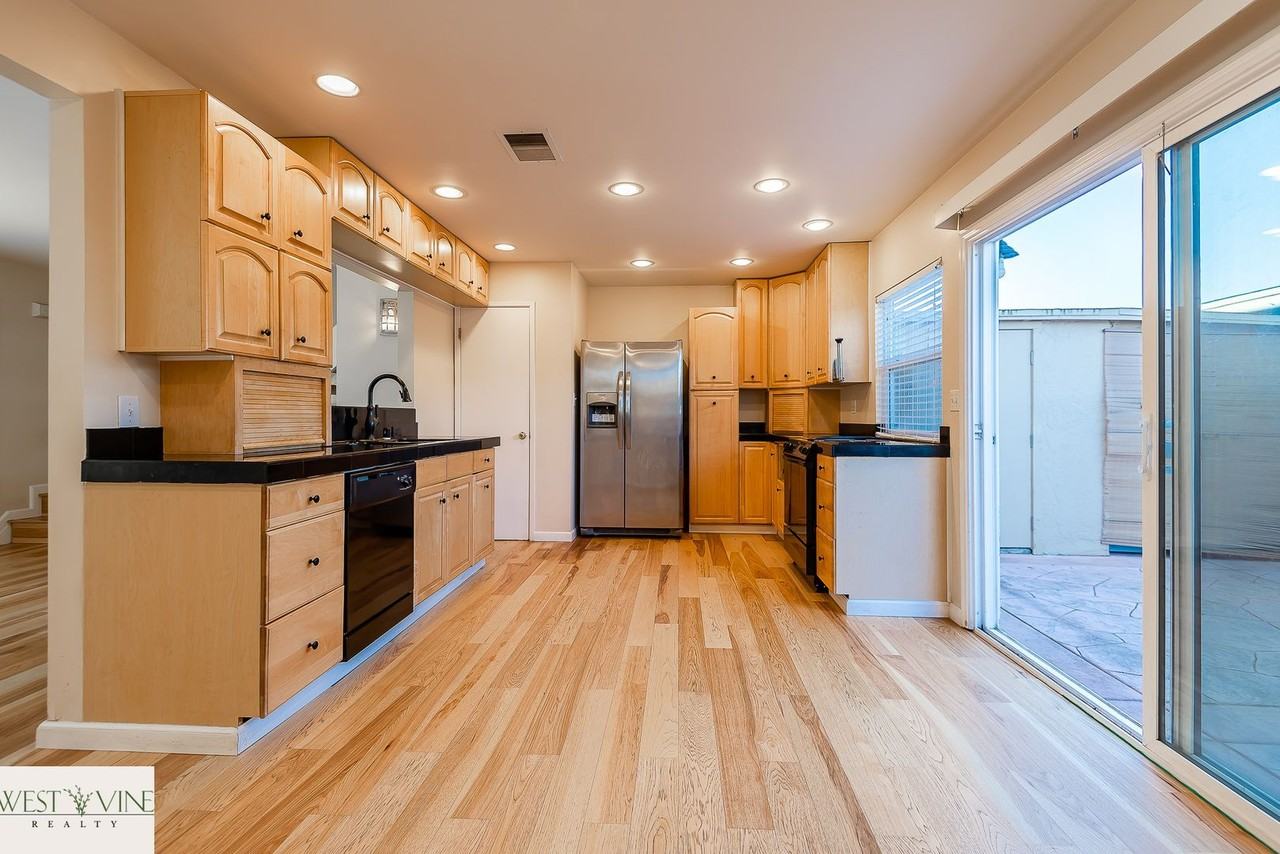 421 Velasco Dr - Photo 3 of 11