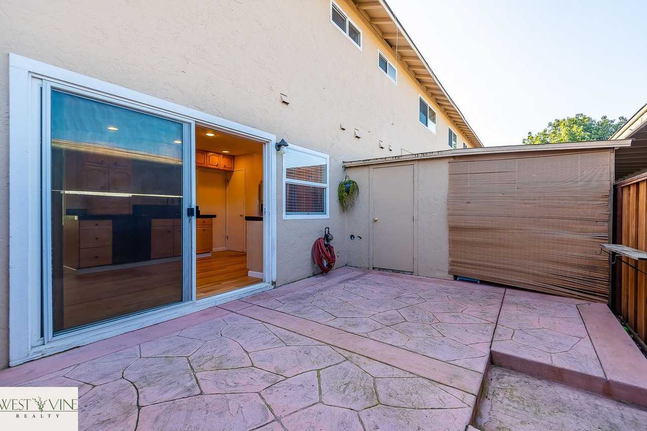 421 Velasco Dr - Photo 5 of 11