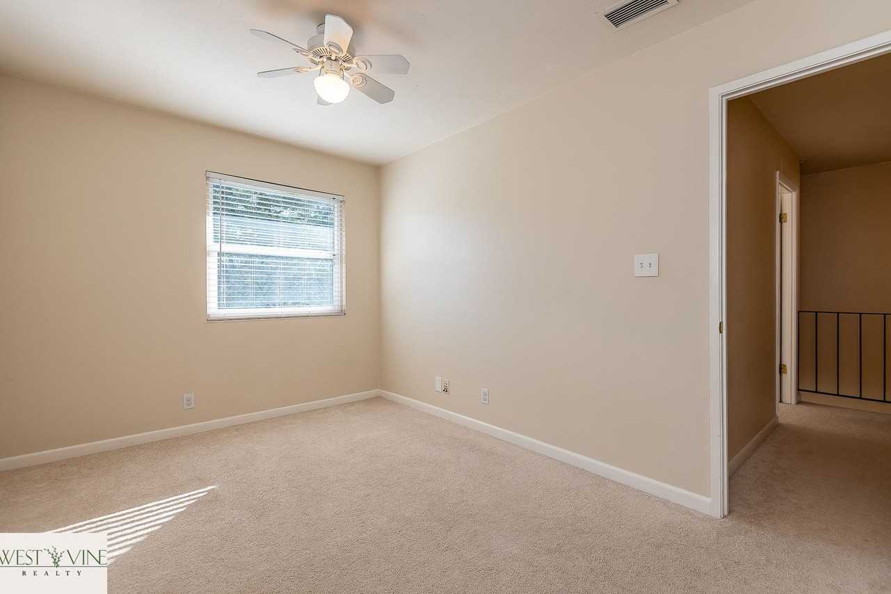 421 Velasco Dr - Photo 7 of 11