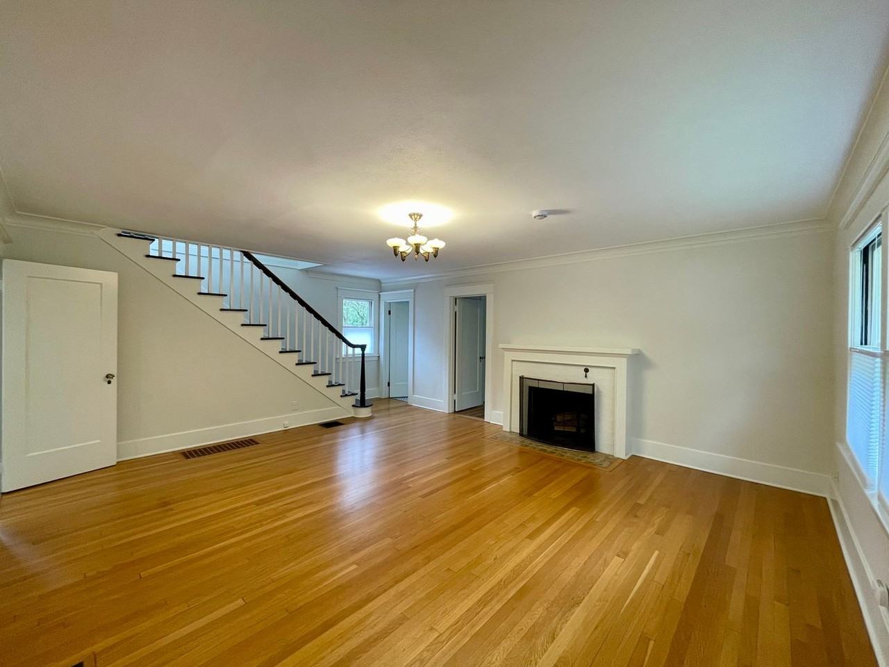2409 Nw Raleigh St - Photo 4 of 50