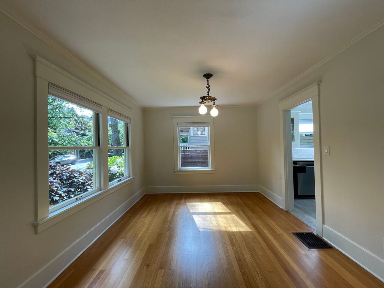 2409 Nw Raleigh St - Photo 5 of 50