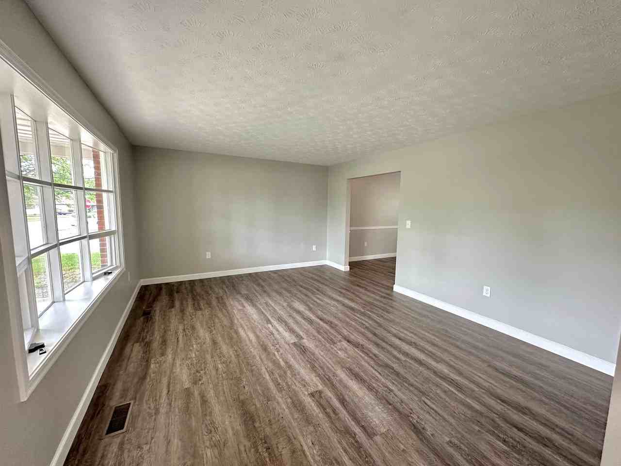 302 Overland Trl - Photo 2 of 28