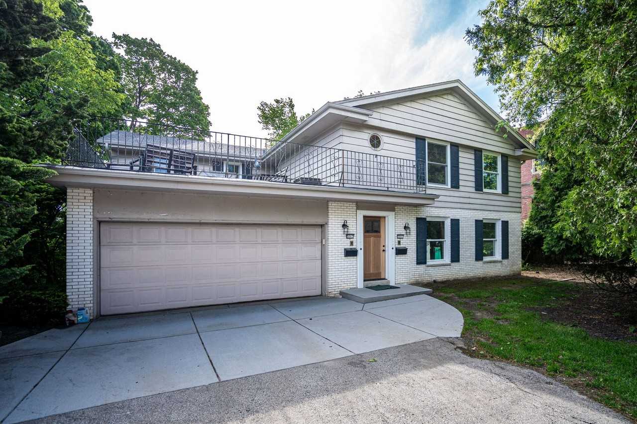 3061 East Newport Court - Photo 2 of 33