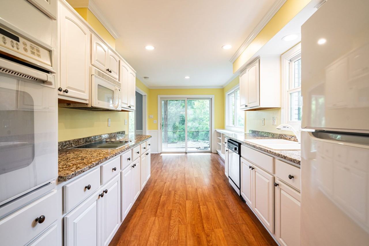 3061 East Newport Court - Photo 7 of 33