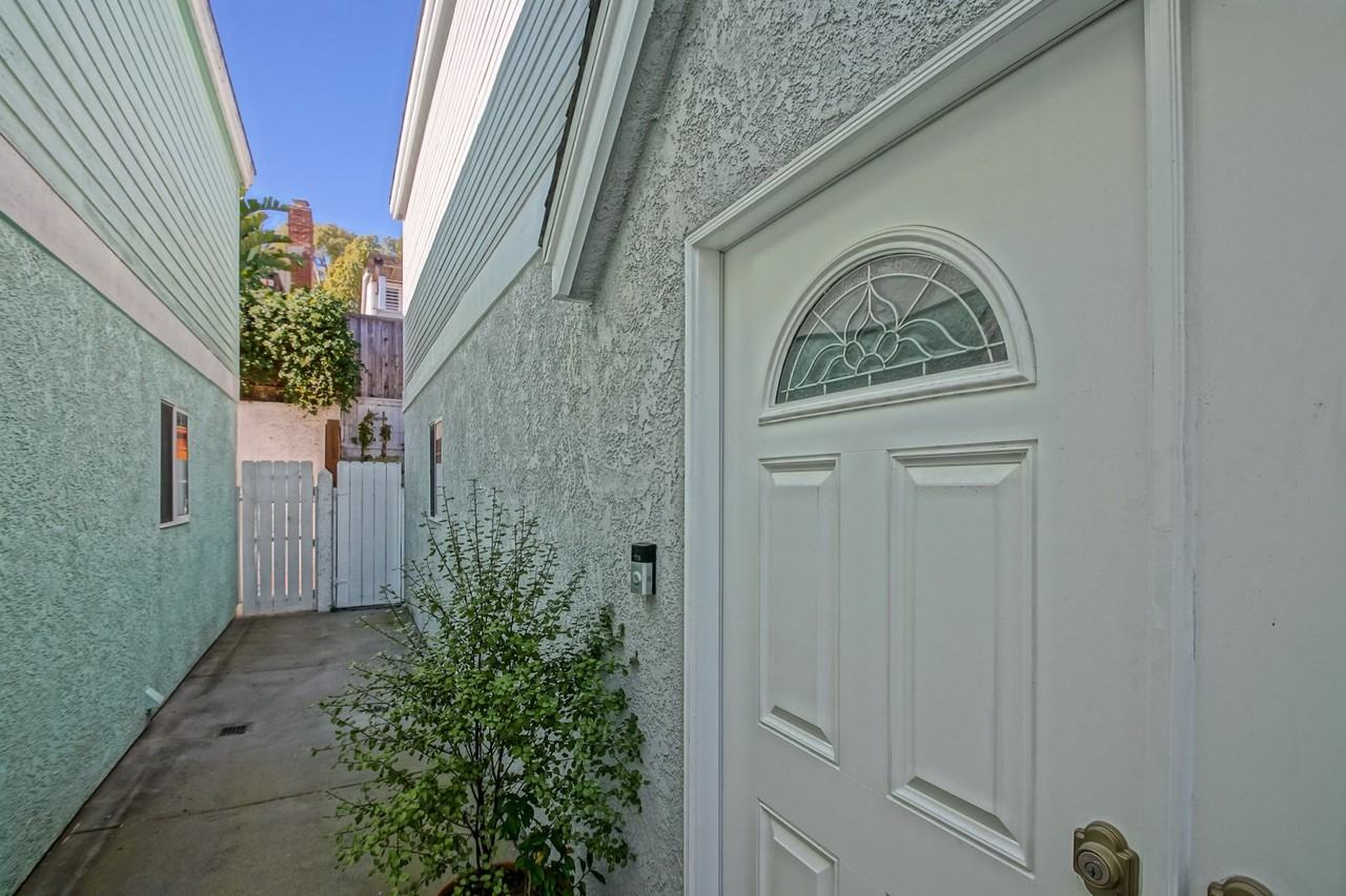 1543 Stanford Ave - Photo 2 of 36