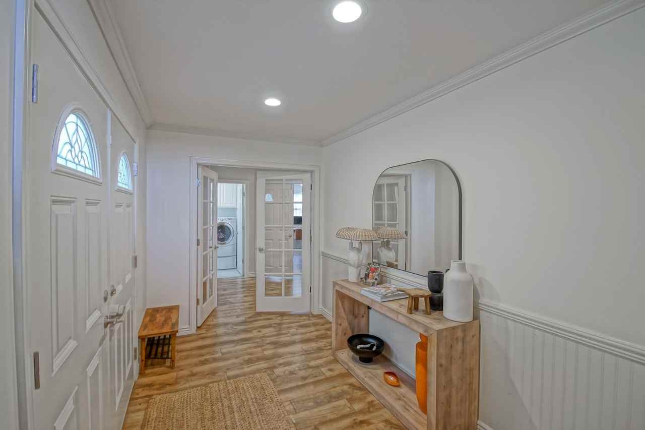1543 Stanford Ave - Photo 4 of 36