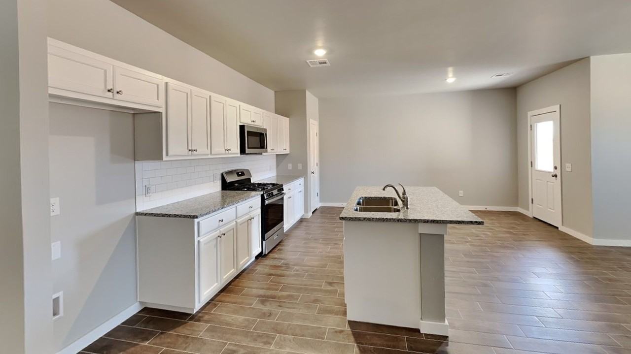 4512 Ne 123rd St - Photo 6 of 31