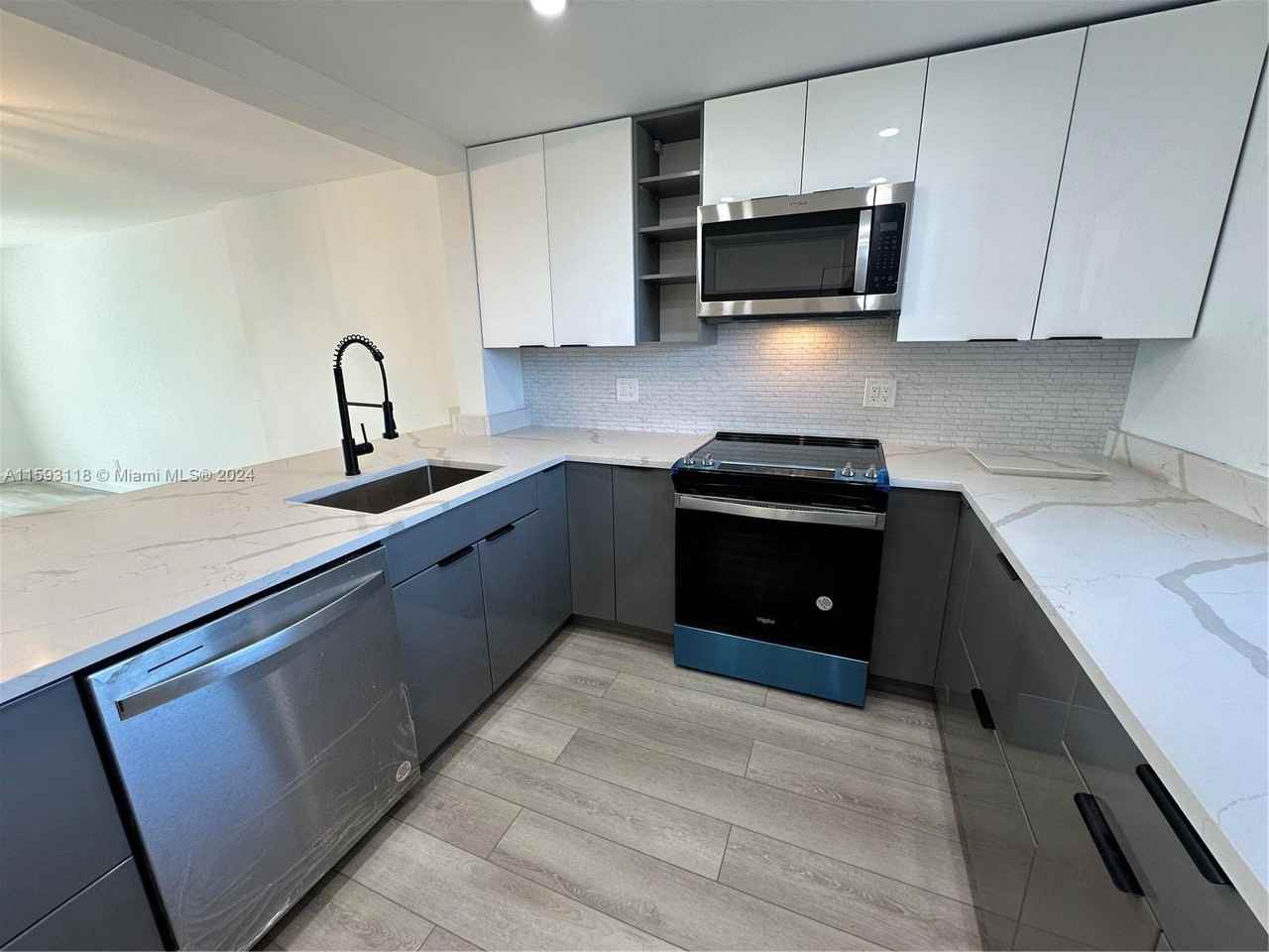 441 Se 3rd St - Photo 3 of 8