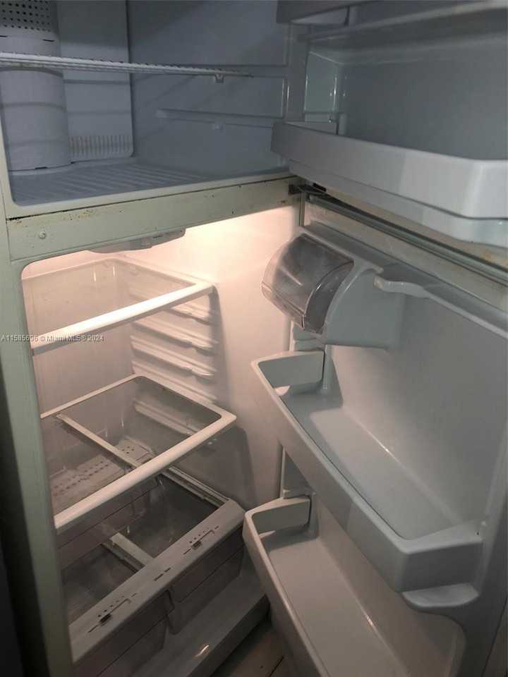 821 Twin Lakes Dr #31H - Photo 2 of 8