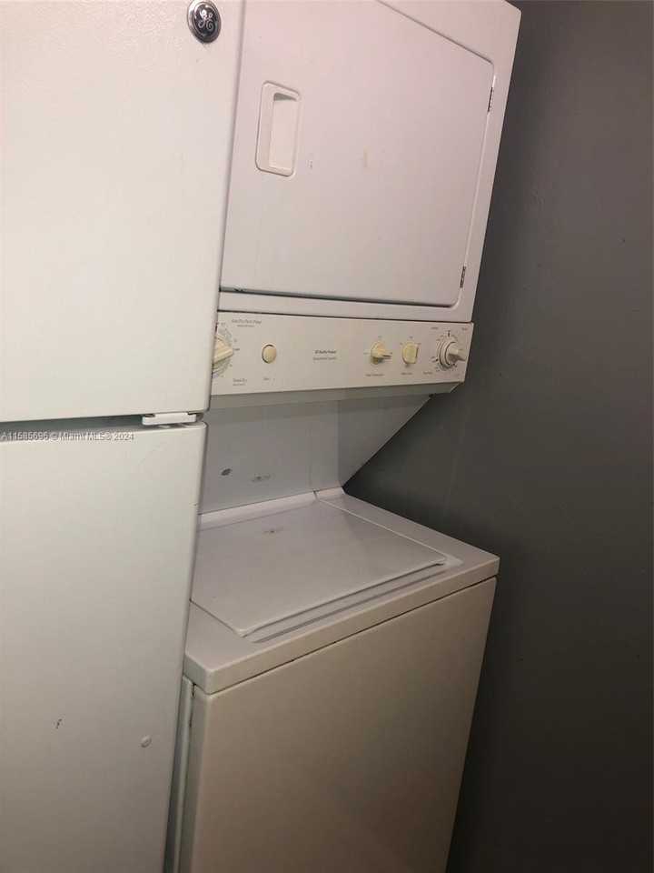 821 Twin Lakes Dr #31H - Photo 3 of 8