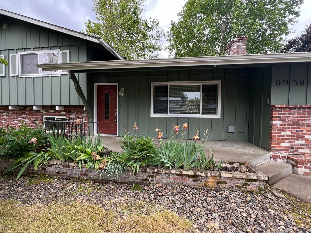 6958 Se Wilshire St - Photo 3 of 26