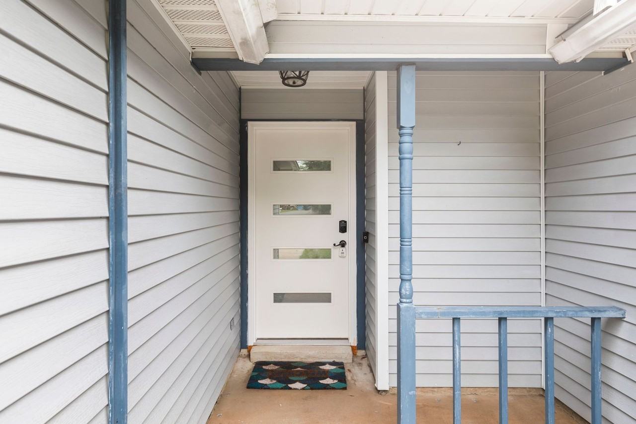 3030 Blue Pine Ln - Photo 4 of 32