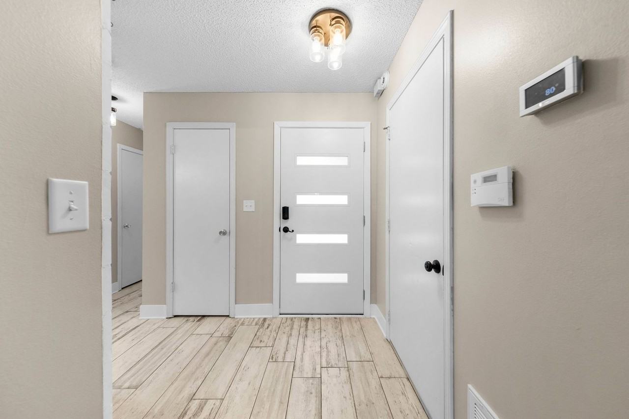 3030 Blue Pine Ln - Photo 5 of 32