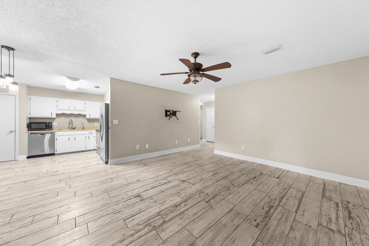 3030 Blue Pine Ln - Photo 7 of 32