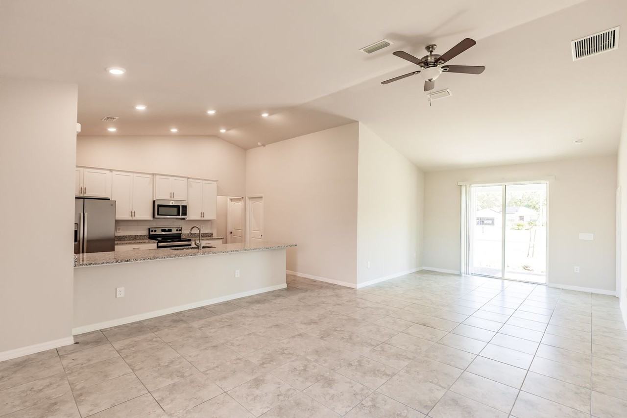 4243 Ne 17th Ave - Photo 2 of 14