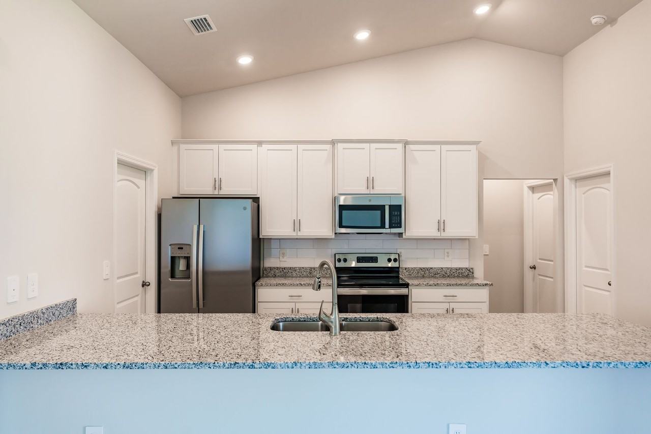 4243 Ne 17th Ave - Photo 4 of 14