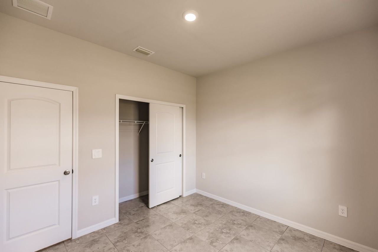 4243 Ne 17th Ave - Photo 6 of 14