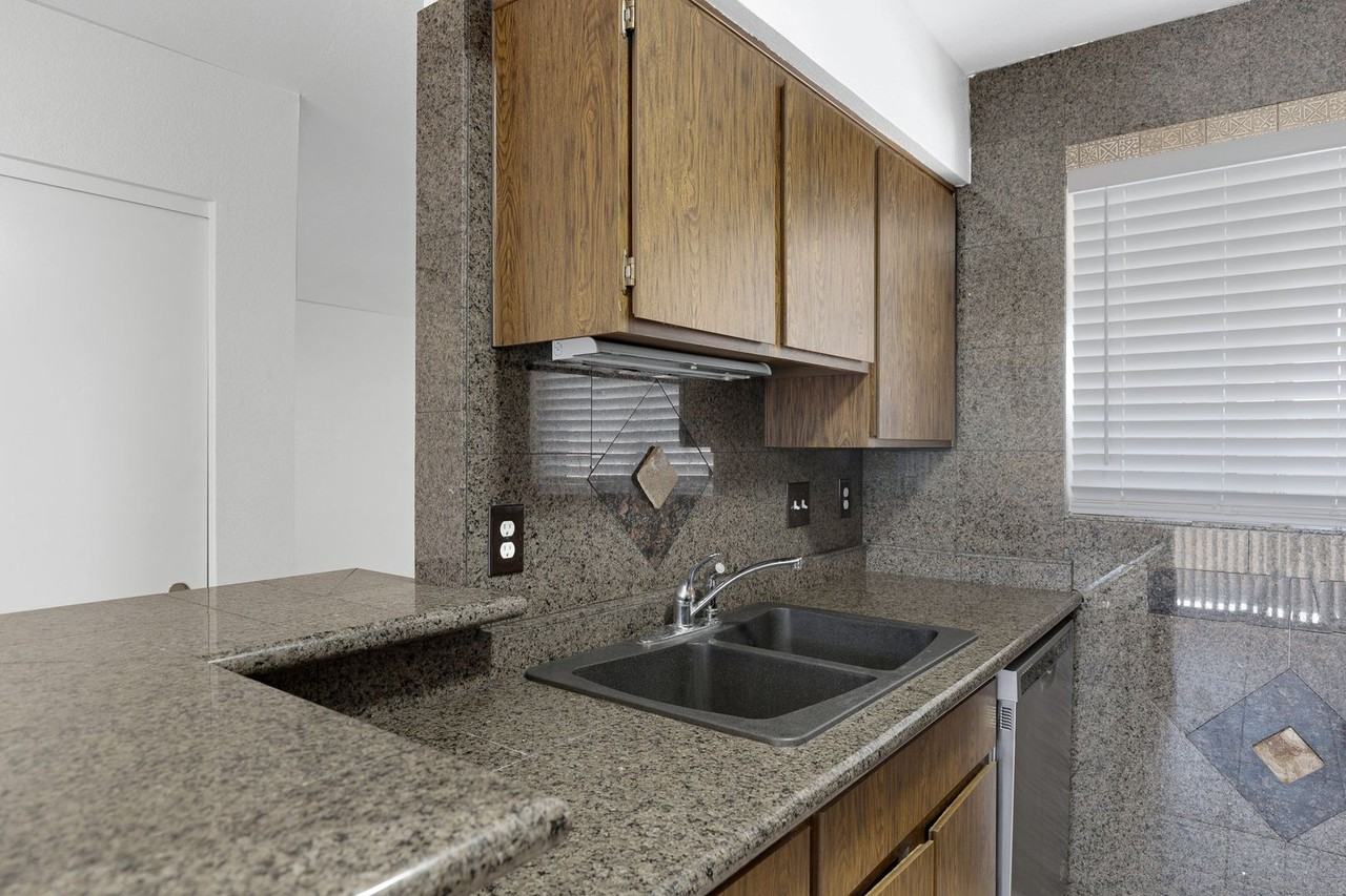 20235 N 3rd Dr #8 - Photo 4 of 32