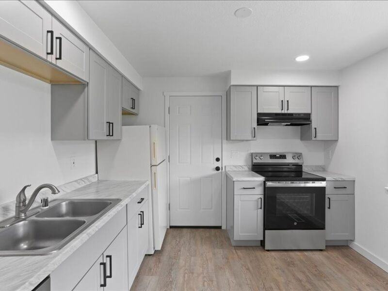 724 S Morain St #B - Photo 5 of 12