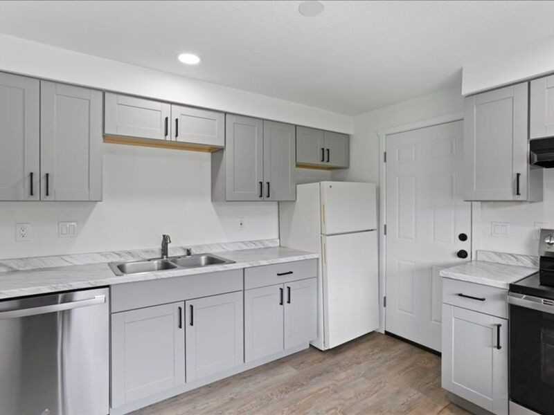 724 S Morain St #B - Photo 6 of 12