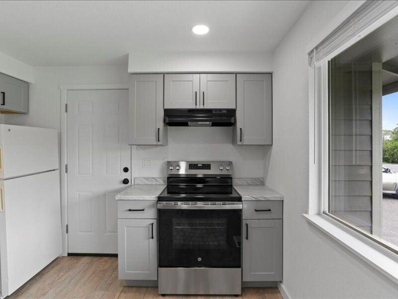 724 S Morain St #B - Photo 7 of 12