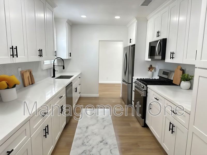 5365 Palm Ave - Photo 3 of 20