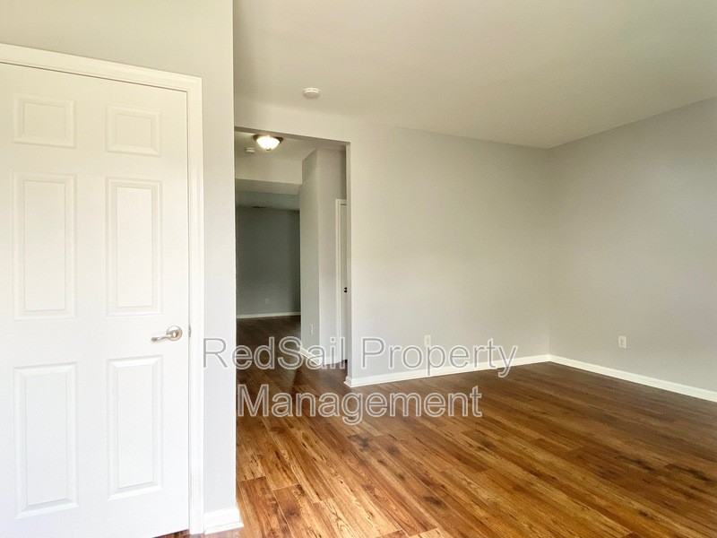 642 Kelso Dr - Photo 2 of 29