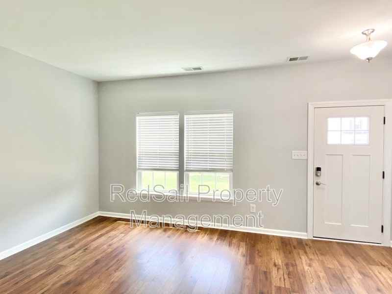 642 Kelso Dr - Photo 4 of 29