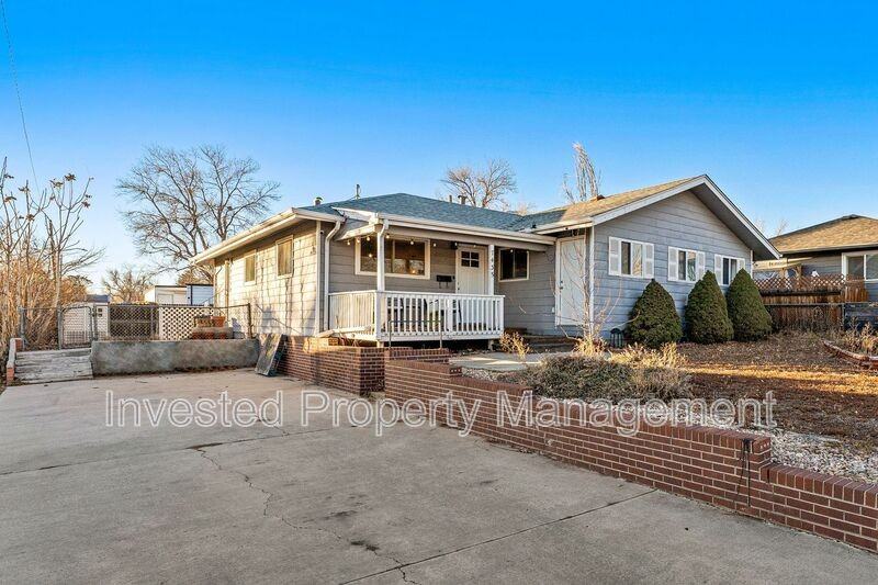 7435 Julian St - Photo 2 of 33