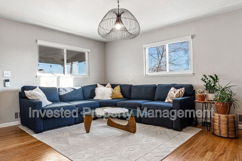 7435 Julian St - Photo 7 of 33