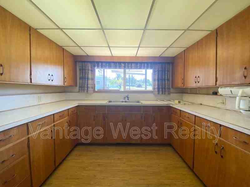 2155 Pier Mac Way - Photo 3 of 32