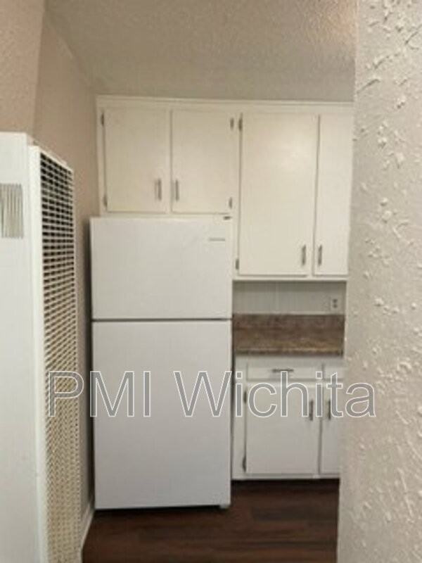 2541 N Park Pl - Photo 2 of 16