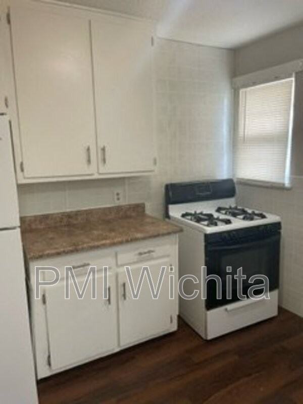 2541 N Park Pl - Photo 3 of 16