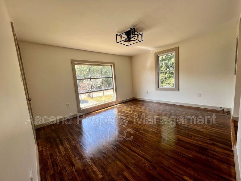 342 Julian Rd - Photo 7 of 16