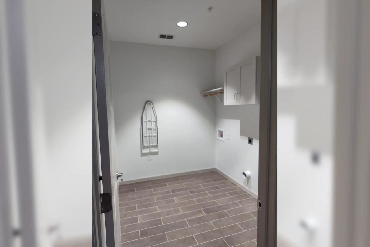 708 Foster Bond St - Photo 2 of 9