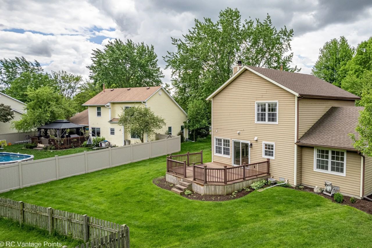 1436 Pinetree Dr - Photo 3 of 23