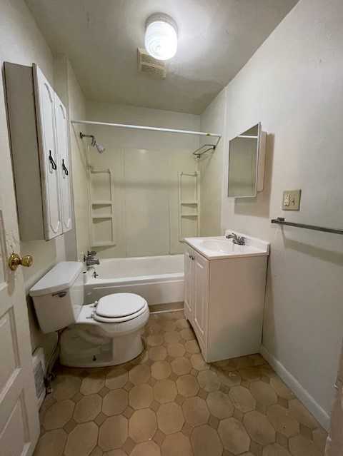 970 Washington Ave - Photo 3 of 23