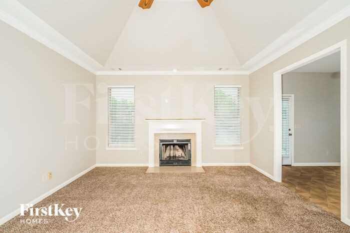 2309 Dunbar Cir - Photo 3 of 16