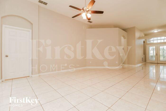 3183 Stonehurst Cir - Photo 2 of 15