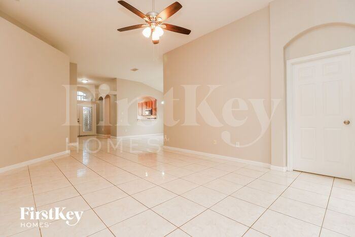 3183 Stonehurst Cir - Photo 3 of 15