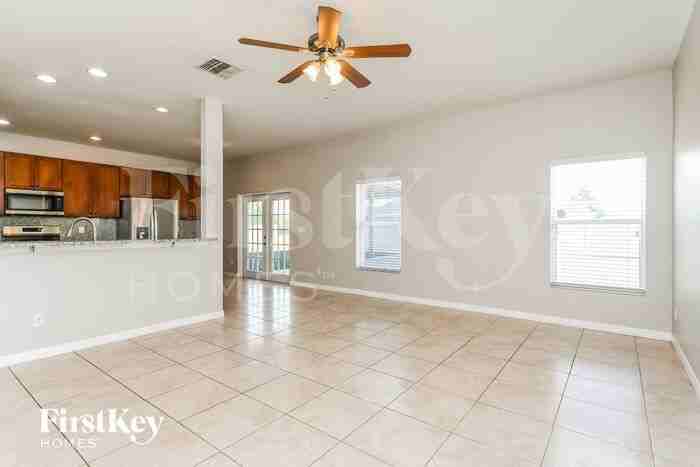 503 Haywood Ln - Photo 3 of 16