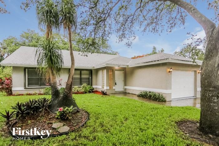 1647 Sw 30th Ter - Photo 2 of 15