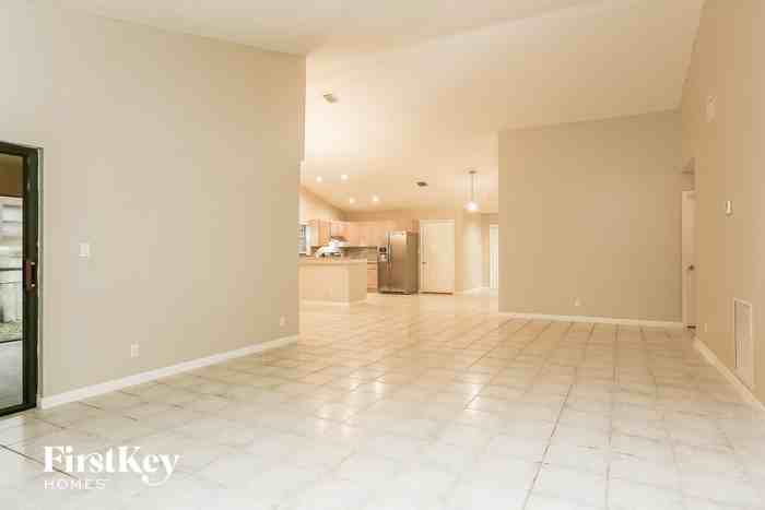 1647 Sw 30th Ter - Photo 3 of 15