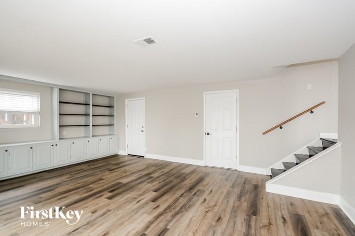 9135 Millcliff Dr - Photo 3 of 16