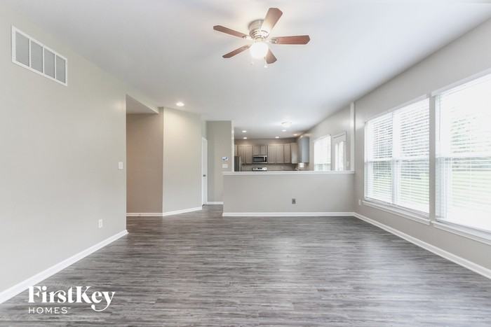 6286 Forest View Ct - Photo 3 of 15