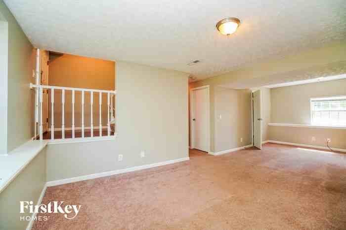 1715 Bucksglen Dr - Photo 2 of 15