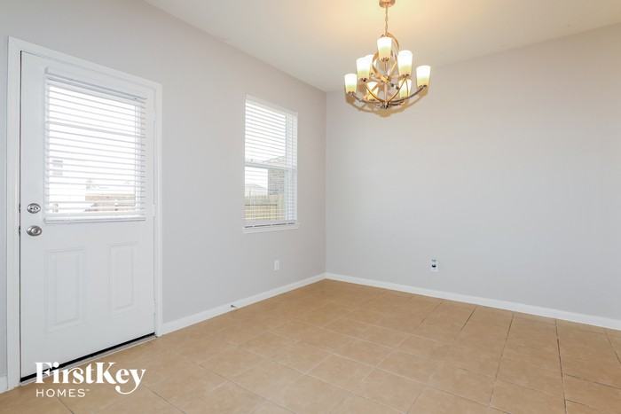 22706 Klingamans Way - Photo 2 of 15