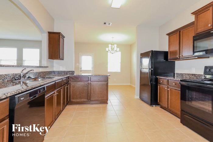22706 Klingamans Way - Photo 3 of 15