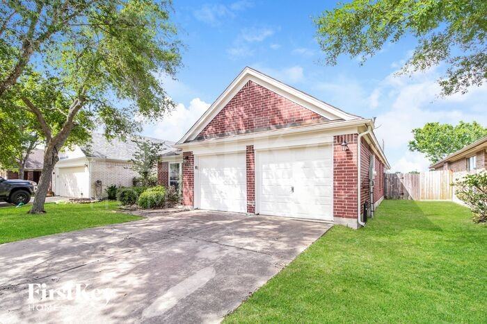 926 Schooner Cove Ln - Photo 2 of 16