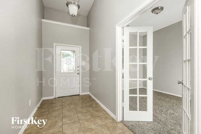 1121 Grimes Dr - Photo 2 of 15